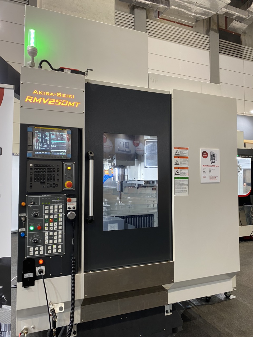 Bàn giao Máy phay CNC - Máy phay 5 trục CNC - Máy tiện CNC - Máy tapping CNC hãng Akira Seiki năm 2025