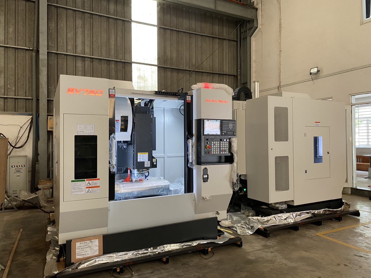 Bàn giao Máy phay CNC - Máy phay 5 trục CNC - Máy tiện CNC - Máy tapping CNC hãng Akira Seiki năm 2025