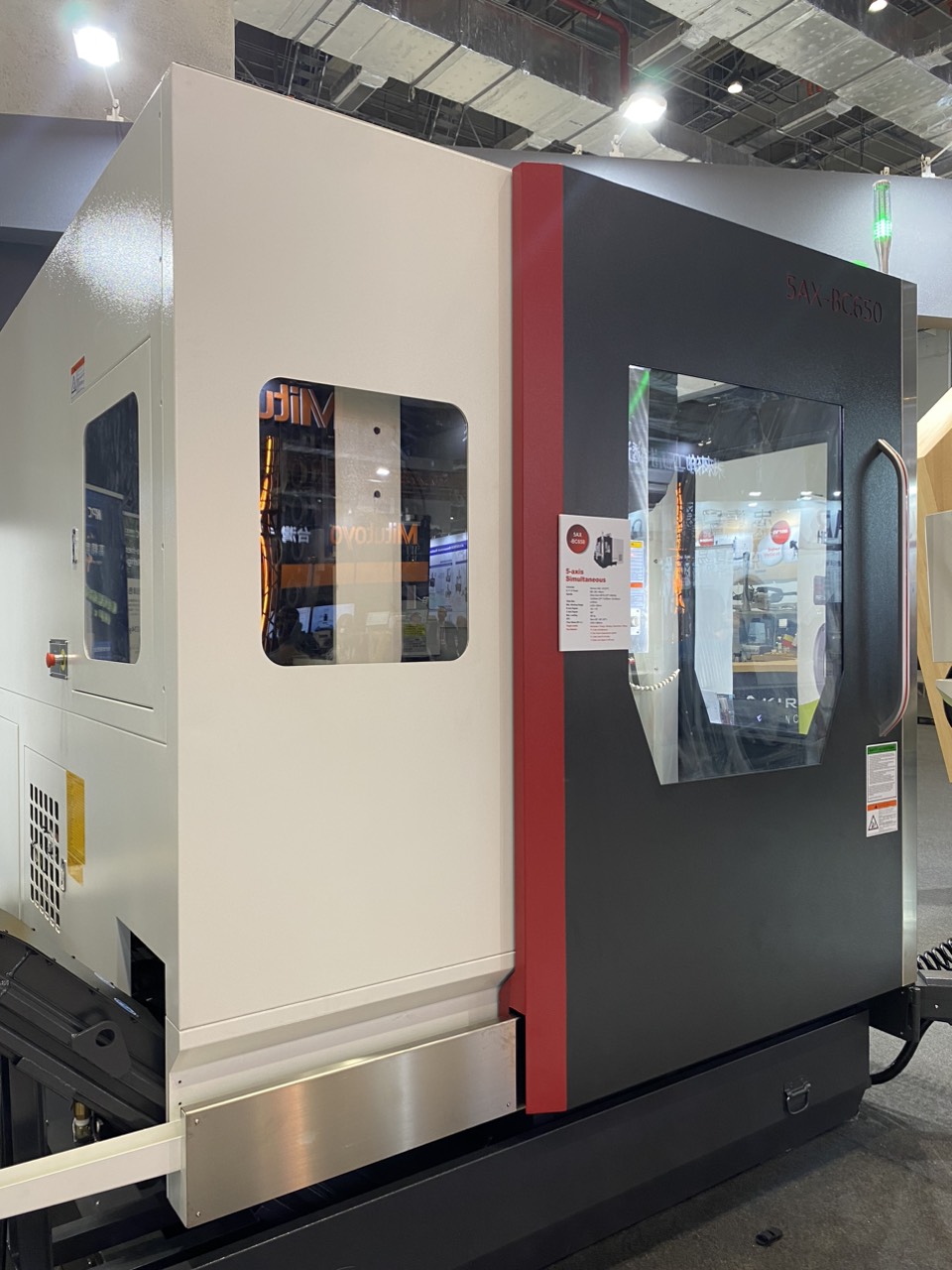 Bàn giao Máy phay CNC - Máy phay 5 trục CNC - Máy tiện CNC - Máy tapping CNC hãng Akira Seiki năm 2025