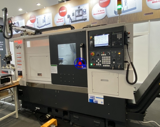 Máy tiện ngang Akira Seiki - Model SL25
