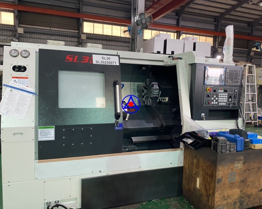 Máy tiện ngang Akira Seiki - Model SL30(L)