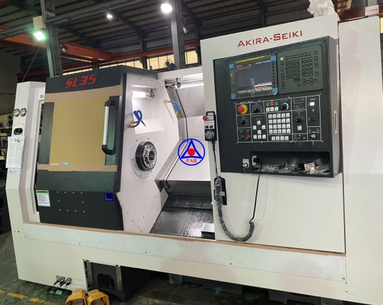 Máy tiện ngang Akira Seiki - Model SL35(L)