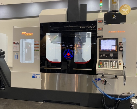 Máy phay đứng CNC Akira Seiki - Model SV1350
