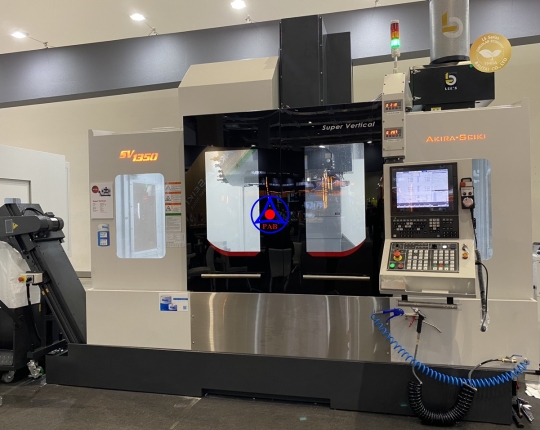 Máy phay đứng CNC Akira Seiki - Model SV1350